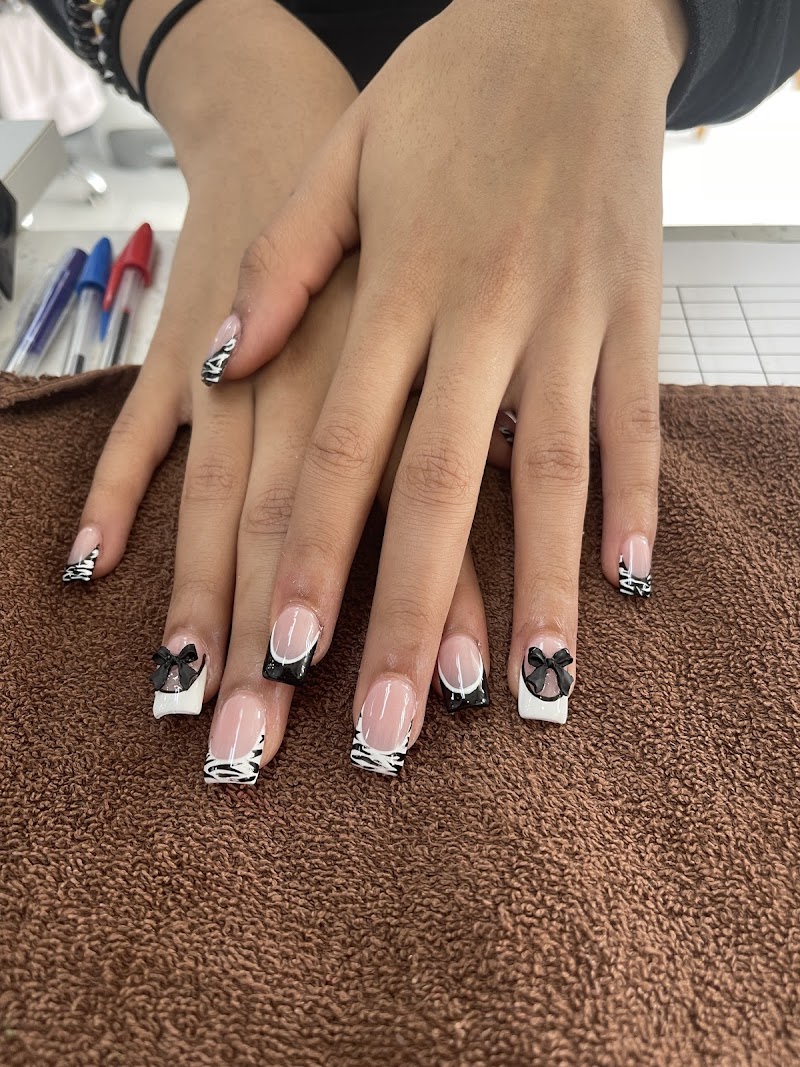 A & J Nails