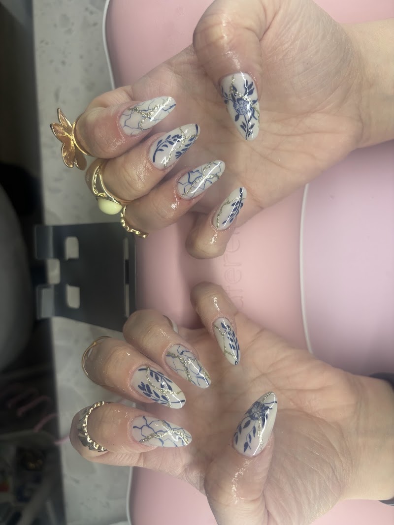 2Q Nails