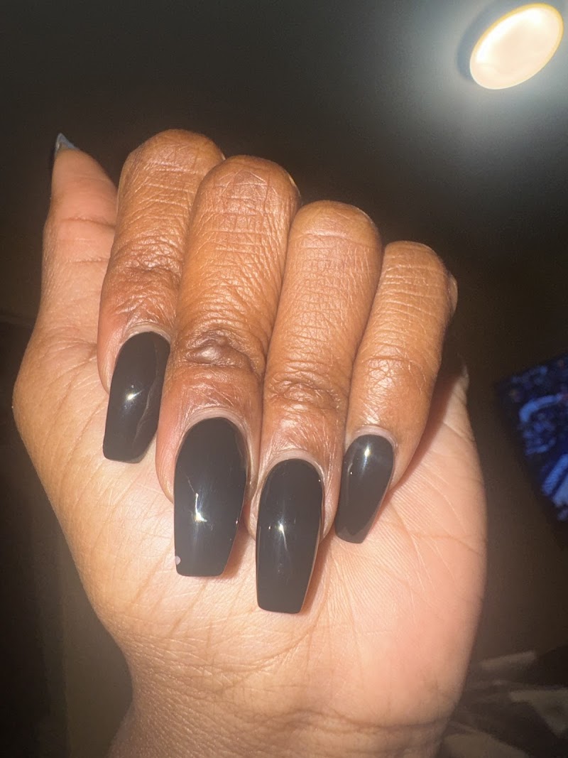 L E Nails